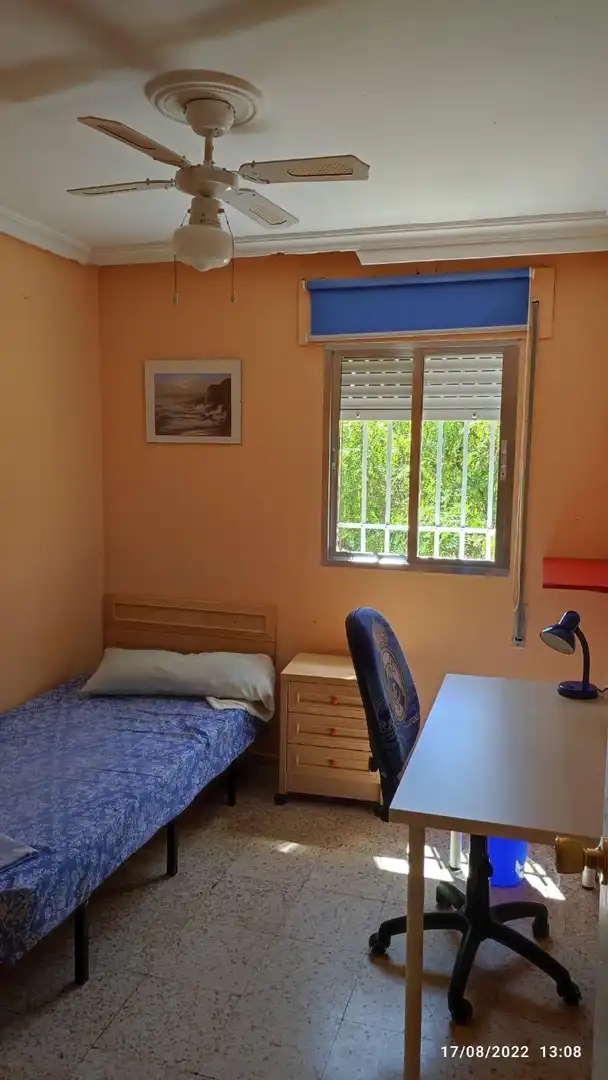 Bedroom of Flat for rent in Sevilla  with Air Conditioner and Furnished