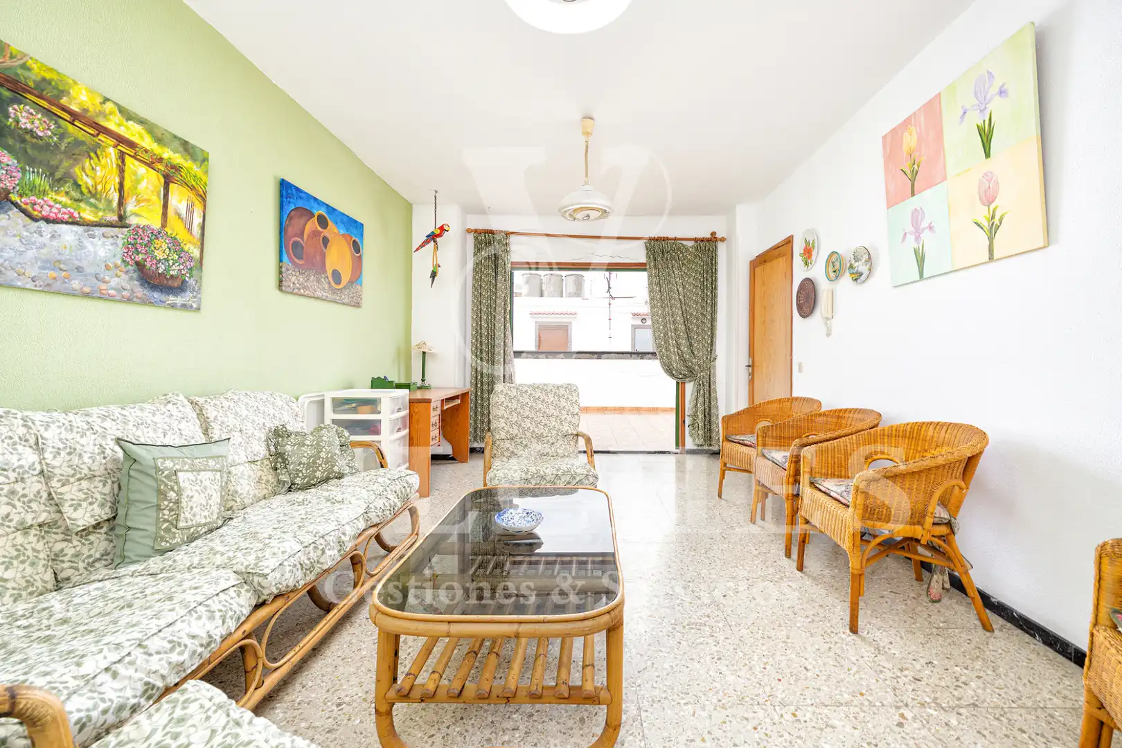 Sala d'estar de Pis en venda en Las Palmas de Gran Canaria amb Terrassa, Traster i Balcó