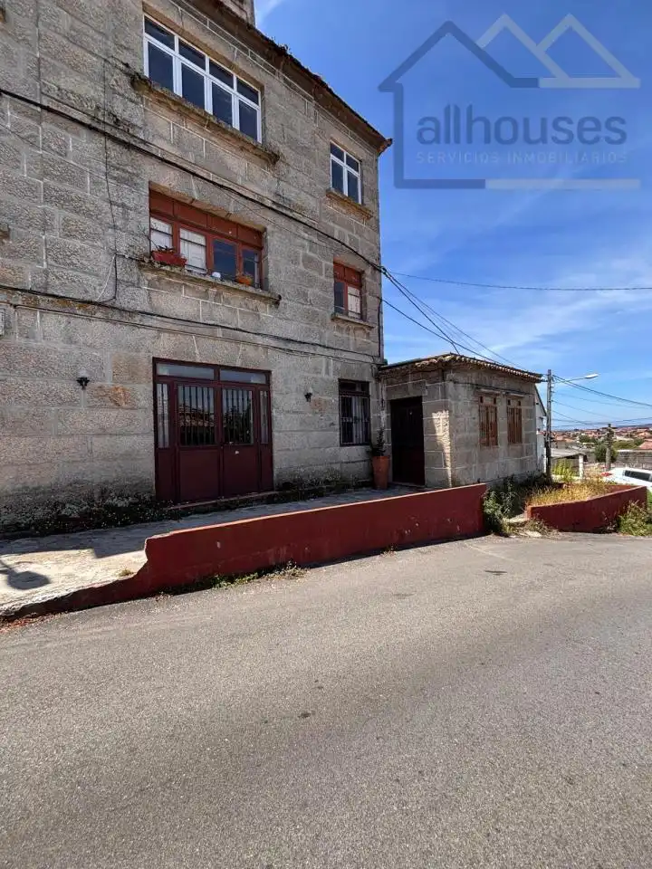 Vista exterior de Casa o xalet en venda en Vigo  amb Calefacció i Jardí privat