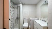 Bathroom of Flat for sale in Girona Capital  with Air Conditioner, Heating and Balcony