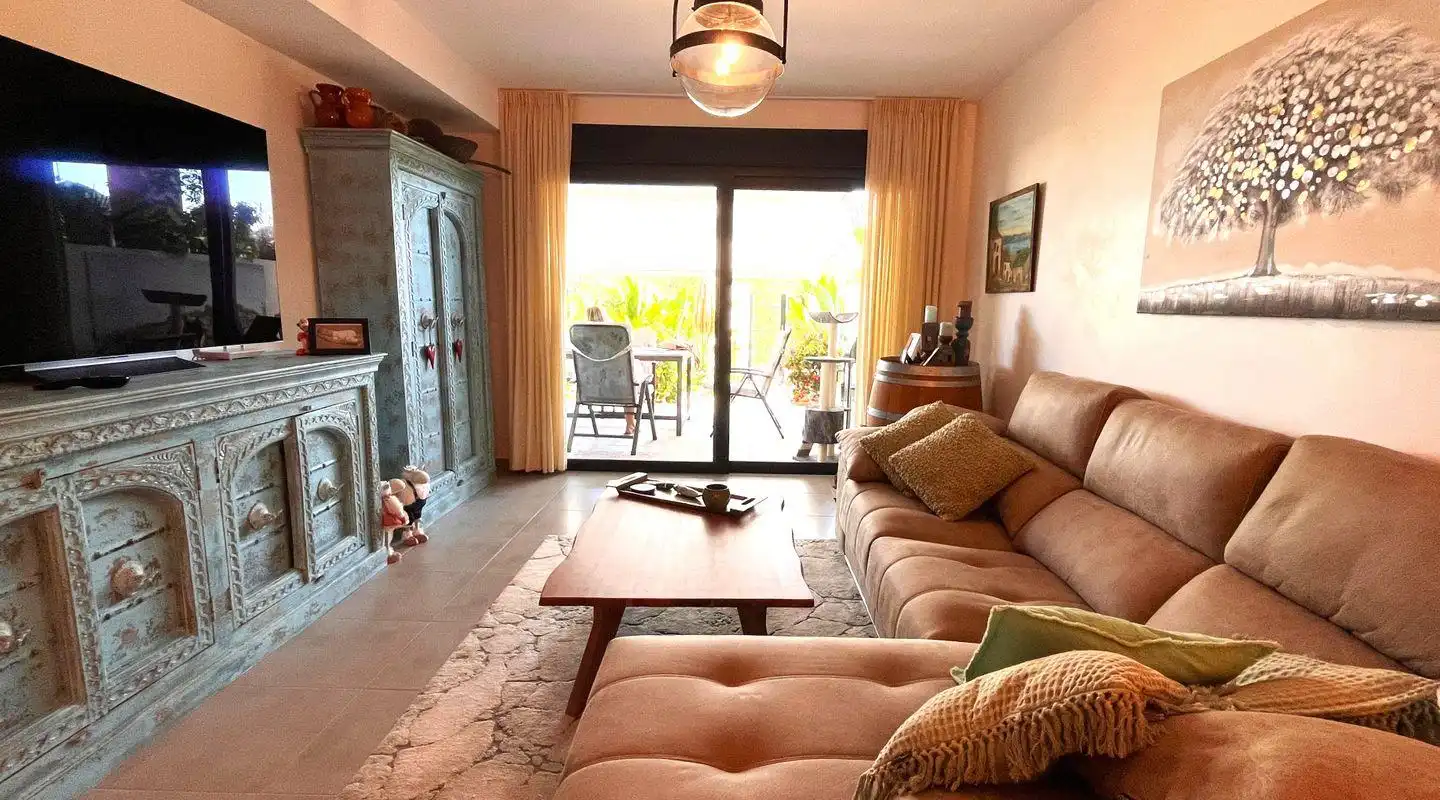 Sala de estar de Piso en venta en Capdepera con Aire acondicionado, Terraza y Amueblado