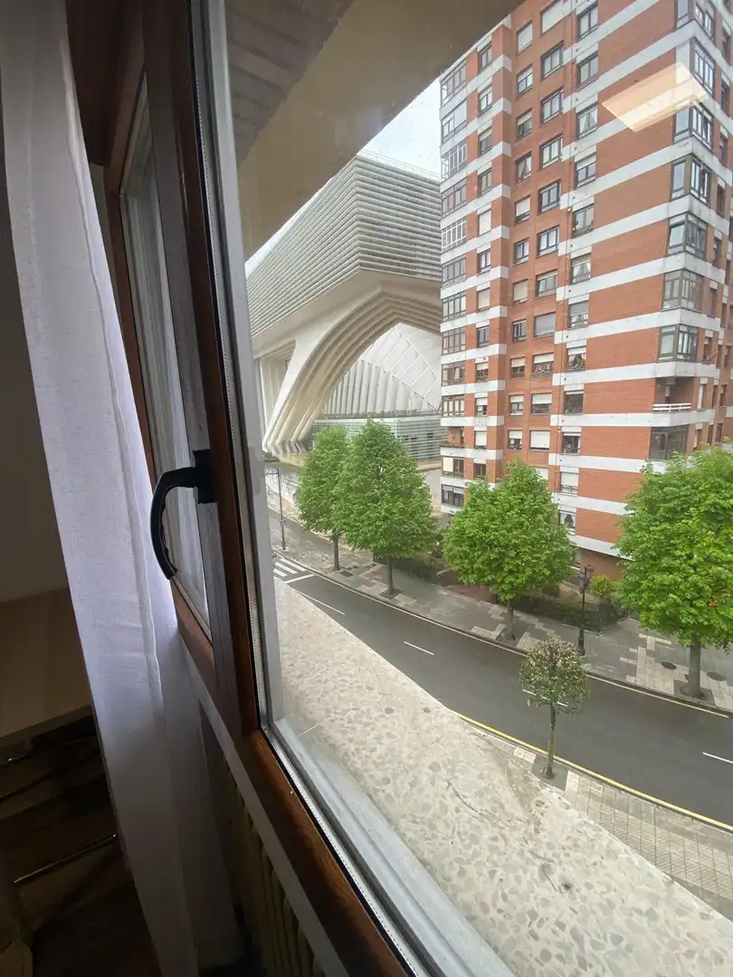 Vista exterior de Piso de alquiler en Oviedo  con Calefacción