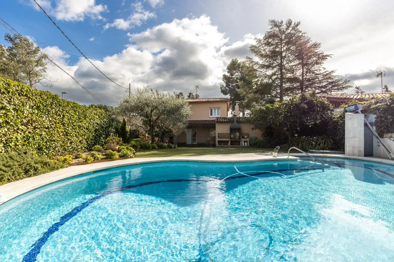 Piscina de Casa o chalet en venta en Matadepera con Calefacción, Jardín privado y Parquet