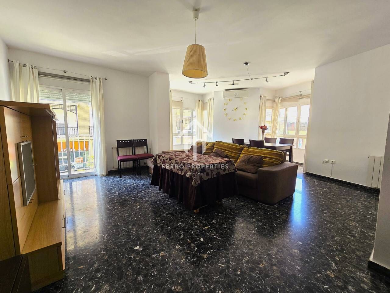 Außenansicht von Wohnung zur Miete in Loja mit Klimaanlage, Heizung und Möbliert