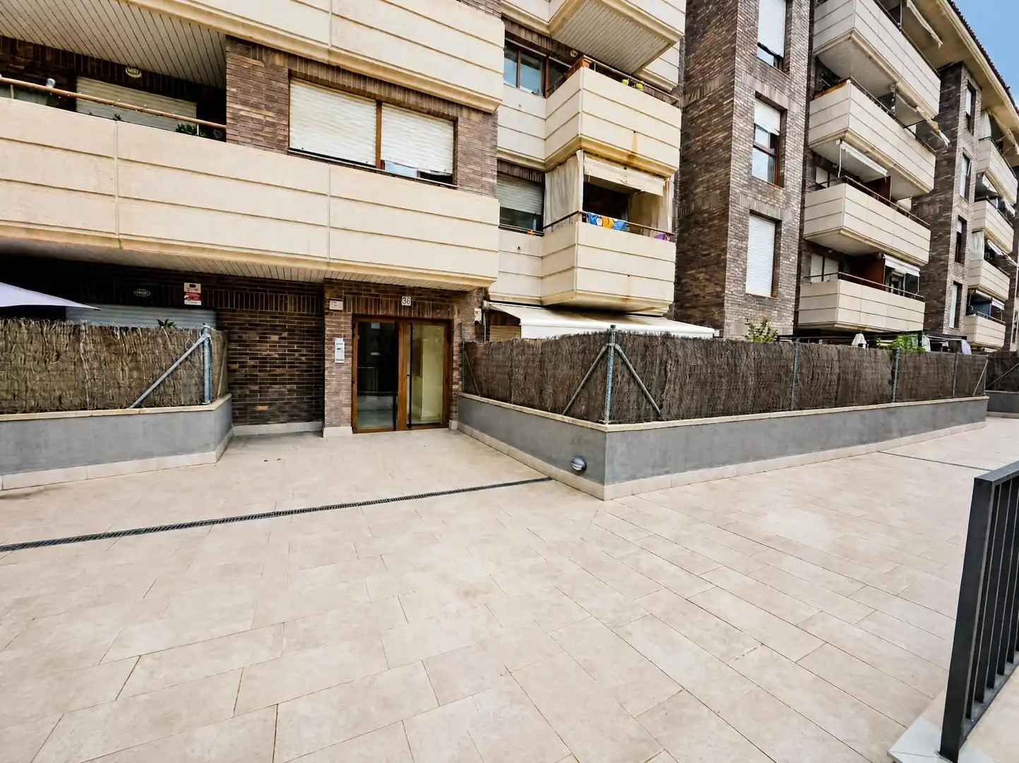 Bajo con piscina en venta en MILENA JESENSKA, imagen 2