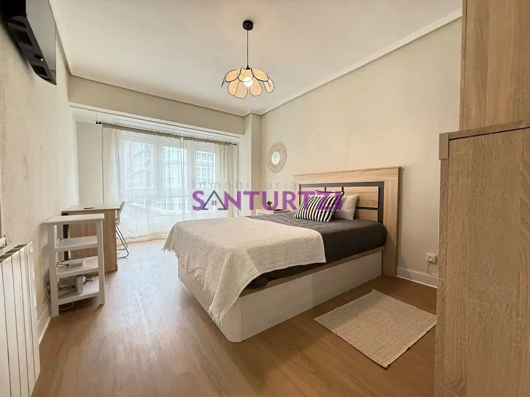 Bedroom of Flat for rent in Santurtzi   with Heating and Balcony