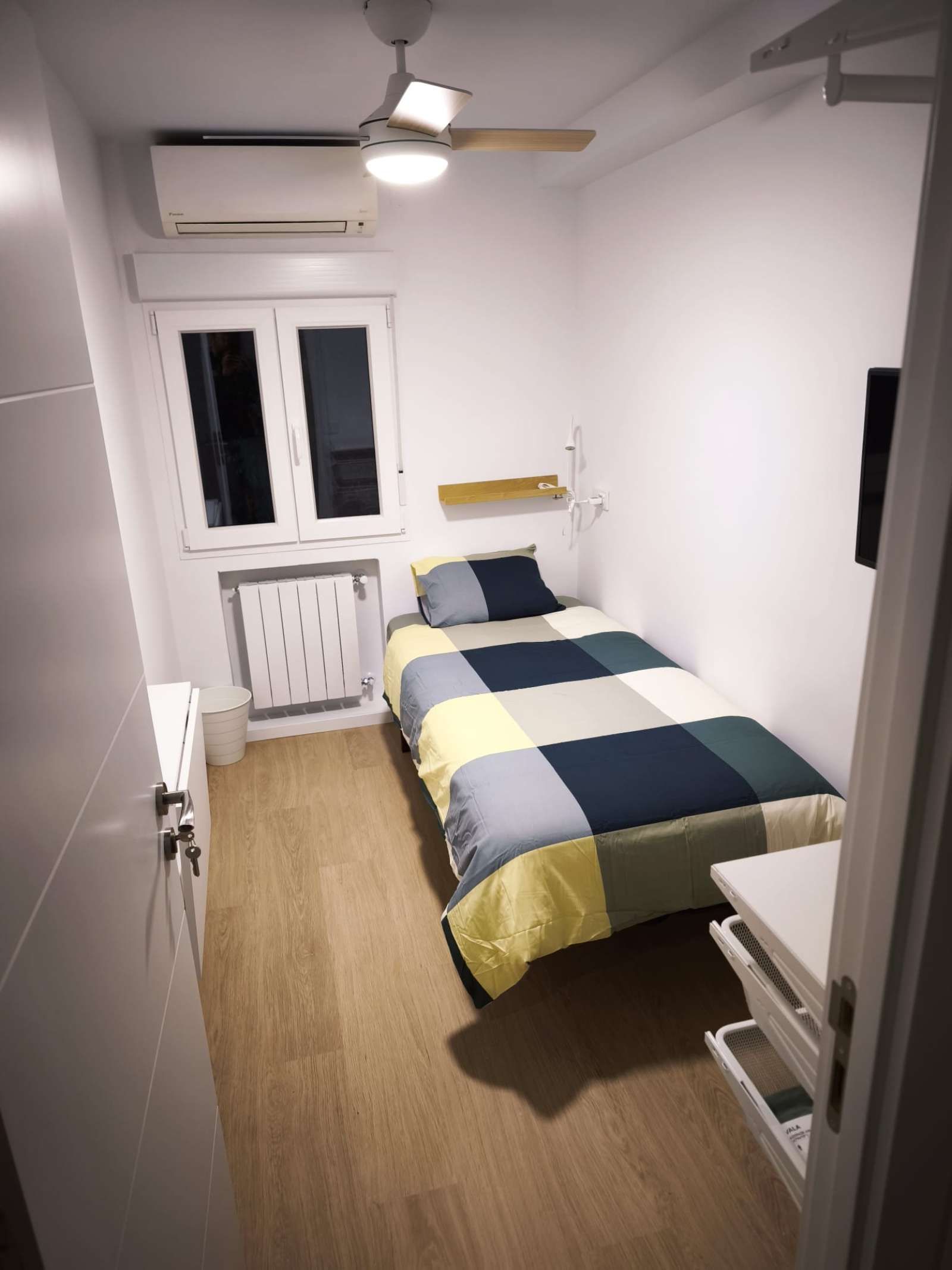 Bedroom of Flat to share in  Madrid Capital  with Air Conditioner, Heating and Terrace