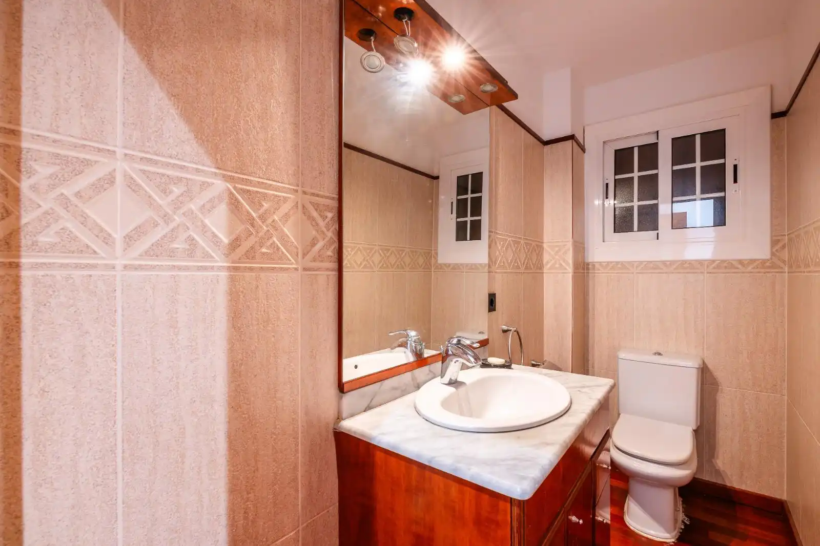 Baño de Casa o chalet en venta en Porqueres con Aire acondicionado, Calefacción y Jardín privado