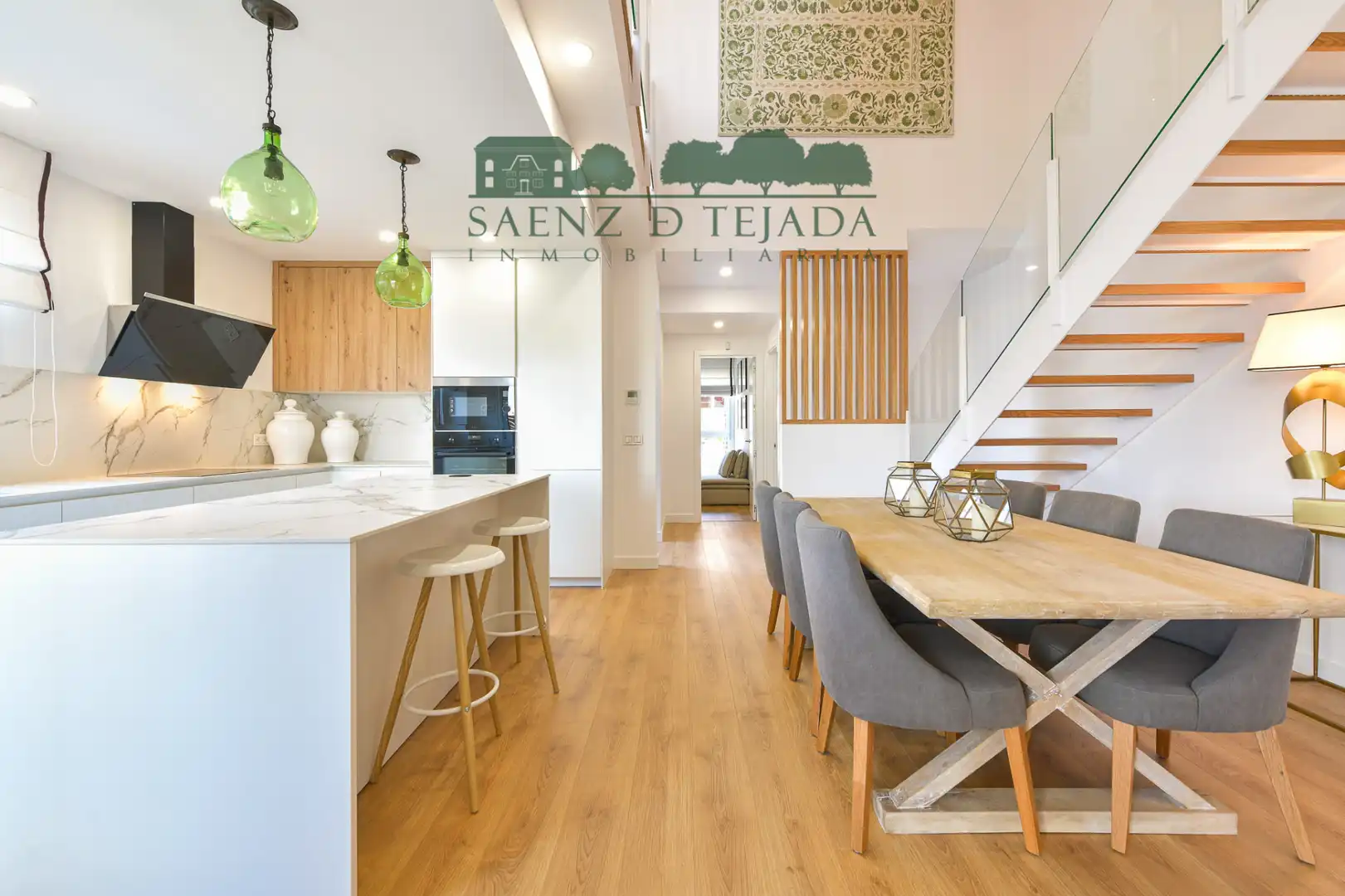 Comedor de Casa o chalet de alquiler en Dos Hermanas con Aire acondicionado, Calefacción y Jardín privado