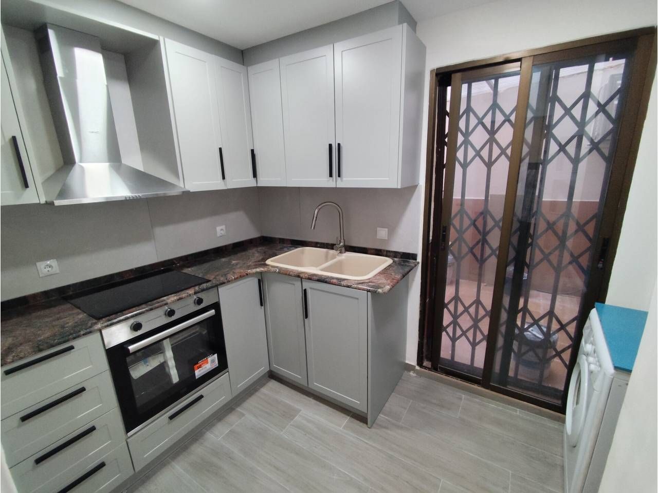 Kitchen of Flat to rent in  Valencia Capital  with Air Conditioner, Heating and Private garden