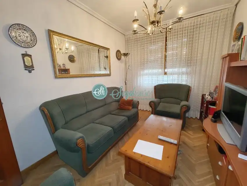 Sala de estar de Piso en venta en Segovia con Calefacción, Terraza y Trastero