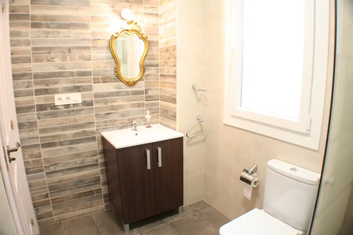 Badezimmer von Wohnung zur Miete in Granada mit Klimaanlage, Heizung und Terrasse