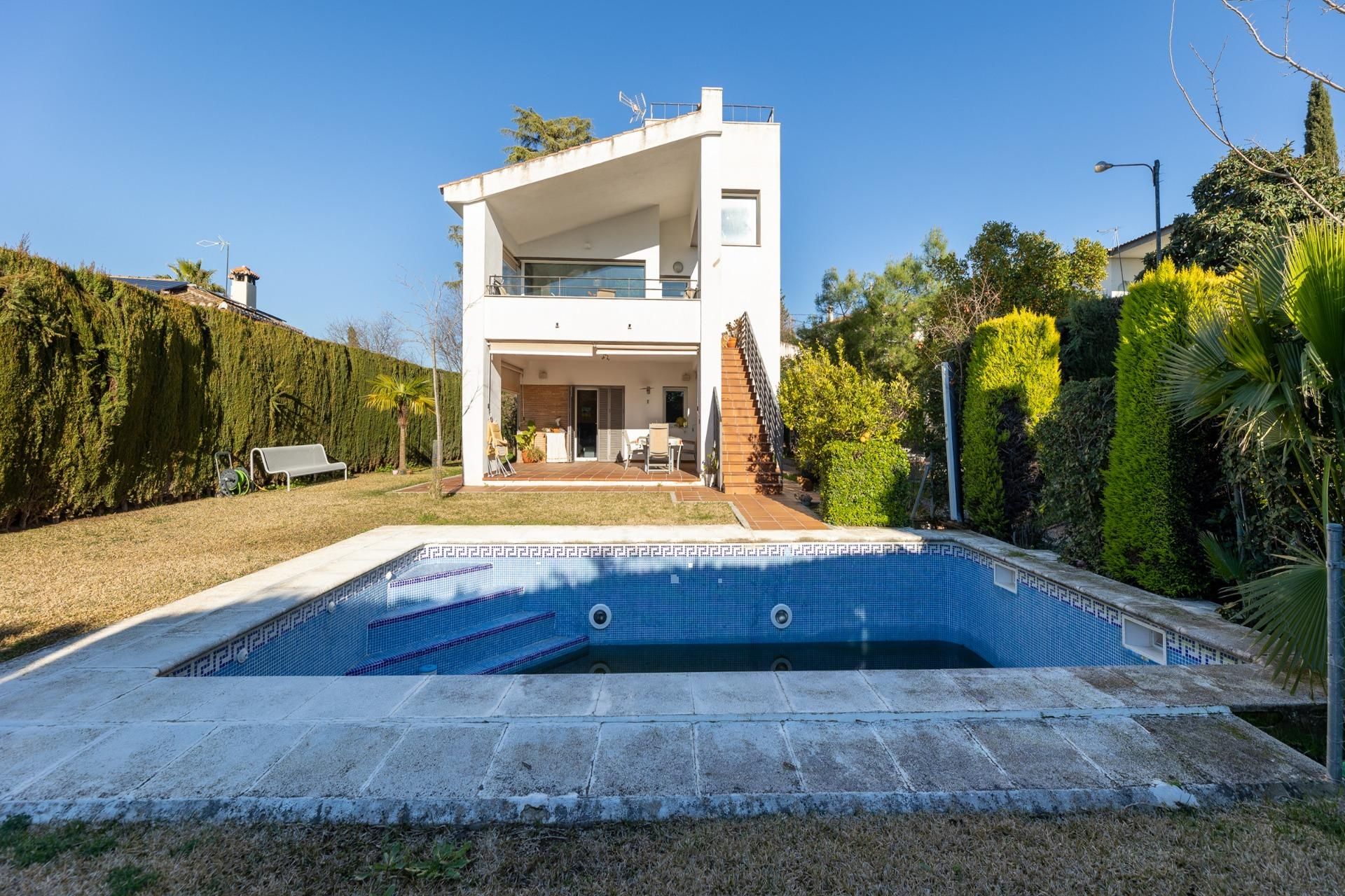 Piscina de Casa o xalet en venda en Cájar amb Jardí privat, Terrassa i Piscina