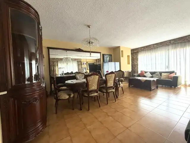 Esszimmer von Einfamilien-Reihenhaus zum Verkauf in Vilassar de Dalt mit Klimaanlage, Heizung und Privatgarten