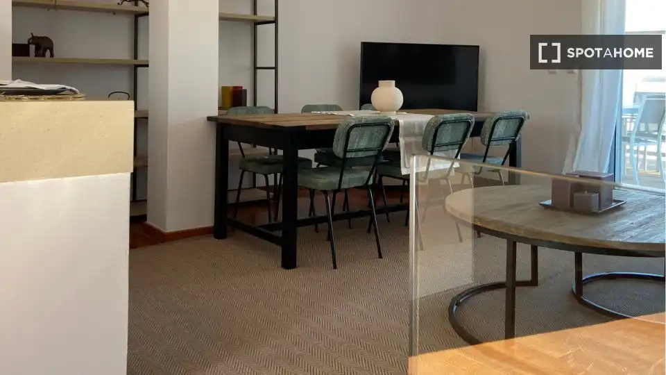 Room in Montañar - El Arenal