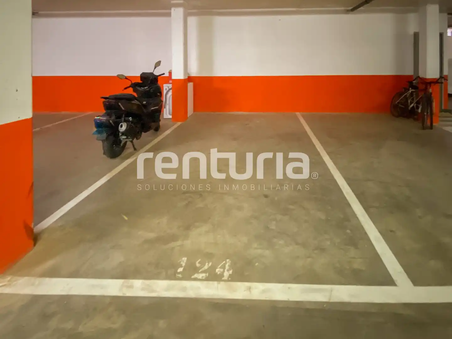 Parkplatz von Dachboden zur Miete in Almenara mit Klimaanlage, Privatgarten und Terrasse