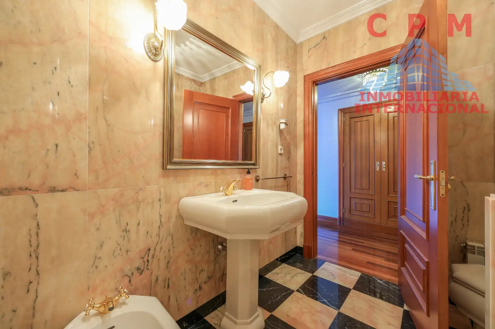 Badezimmer von Wohnung zur Miete in Madrid mit Klimaanlage, Heizung und Parkett