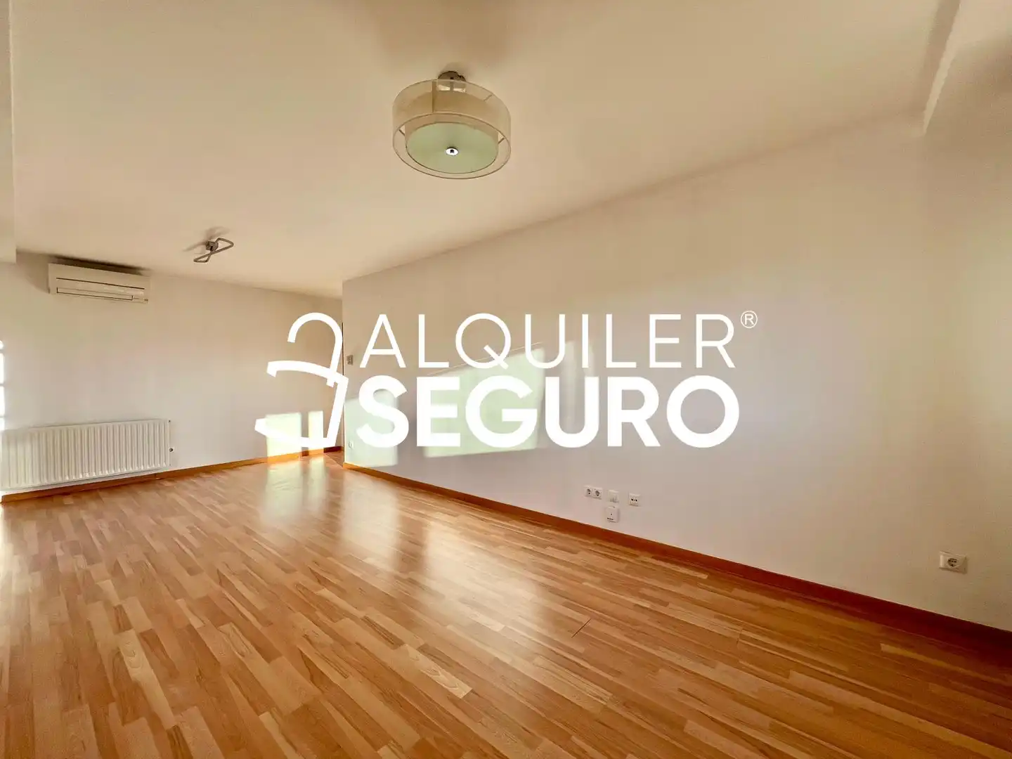 Sala d'estar de Àtic de lloguer en Colmenar Viejo amb Aire condicionat, Calefacció i Terrassa