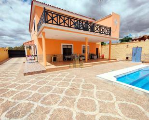 Exterior view of Country house for sale in Mairena del Alcor  with Swimming Pool