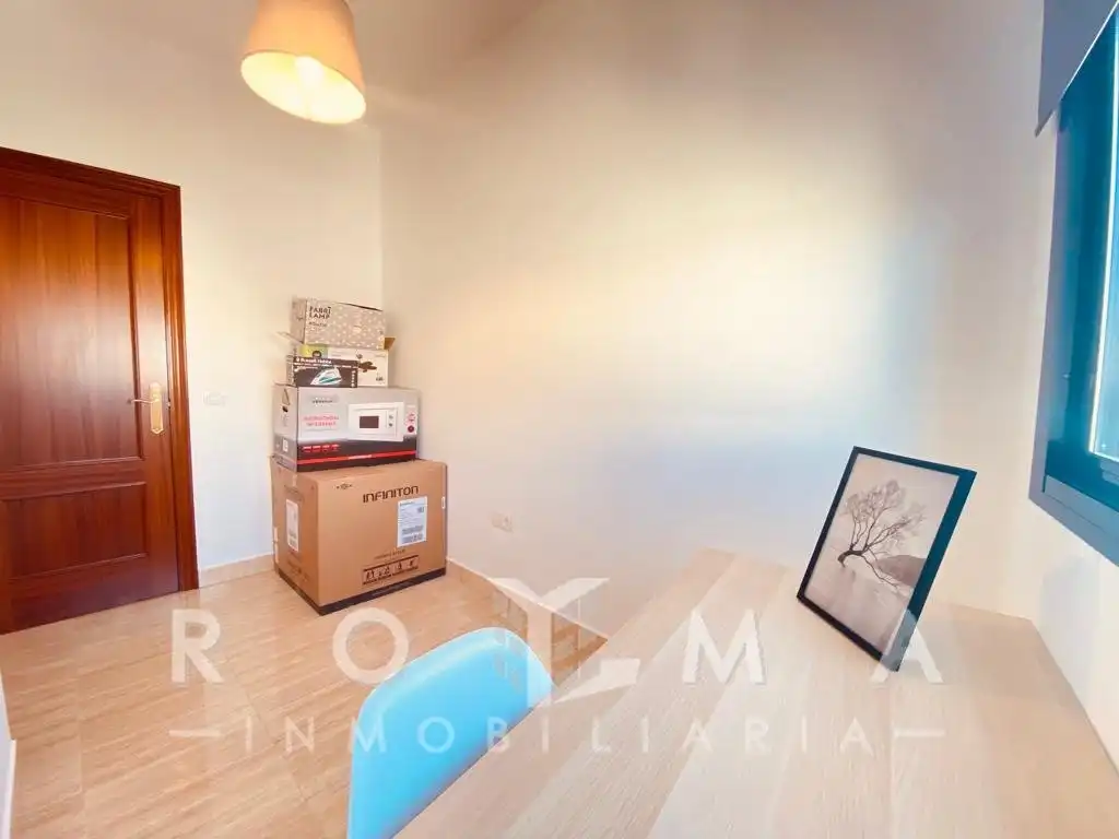 Wohnung zur Miete in Dos Hermanas mit Klimaanlage, Abstellraum und Balkon
