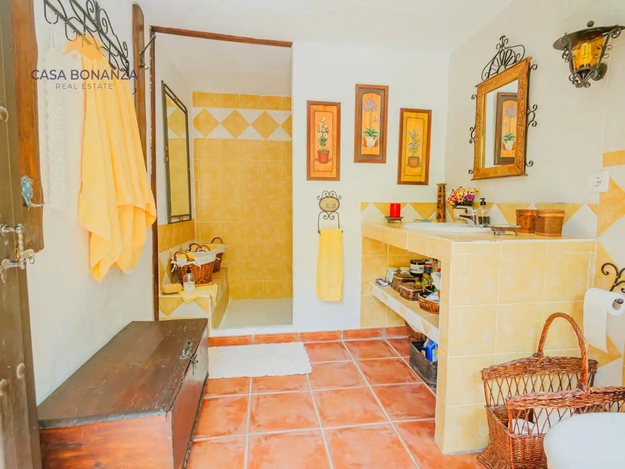 Baño de Finca rústica en venta en Jete con Aire acondicionado, Jardín privado y Terraza
