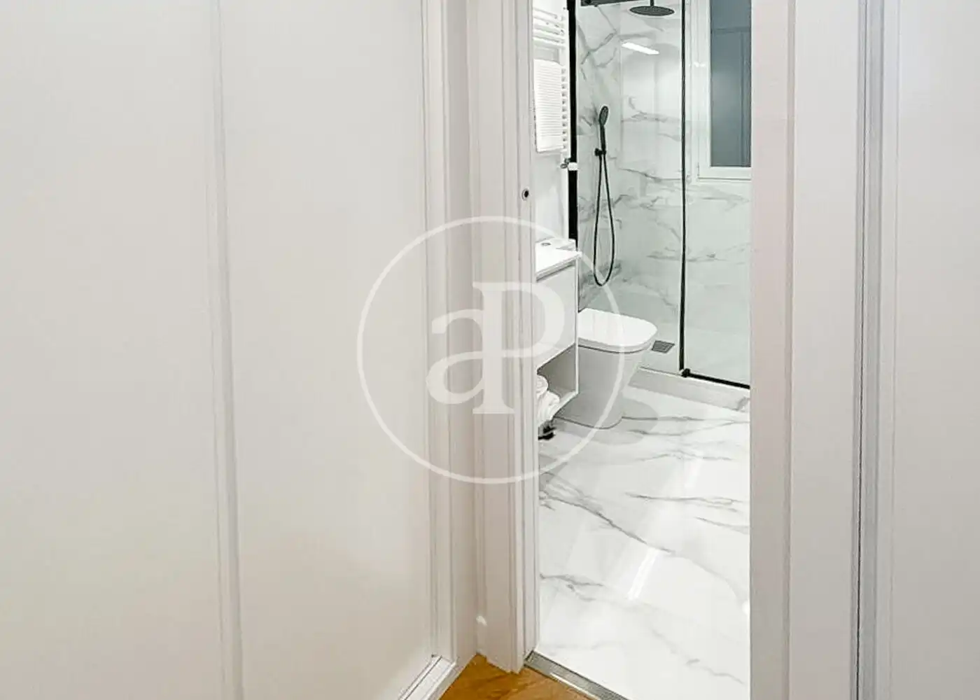 Badezimmer von Wohnung zum Verkauf in Madrid mit Klimaanlage, Heizung und Möbliert