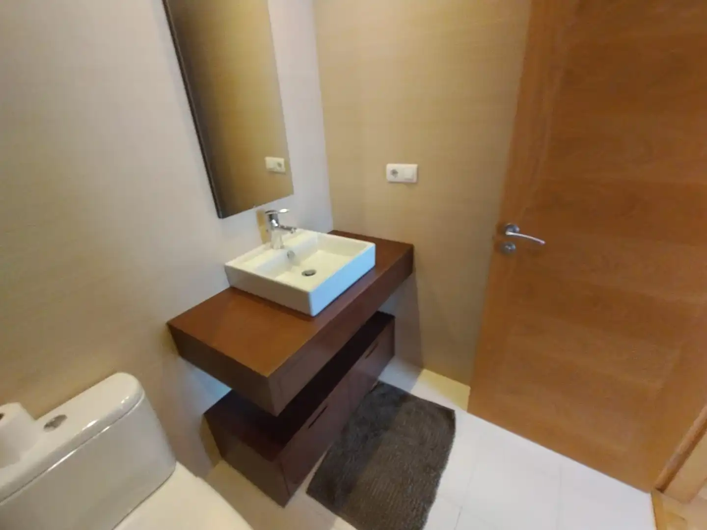 Bathroom of Flat for rent in Santiago de Compostela   with Heating, Storage room and Furnished