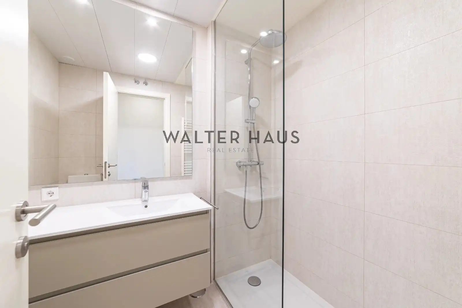Baño de Piso de alquiler en Madrid con Aire acondicionado, Calefacción y Horno