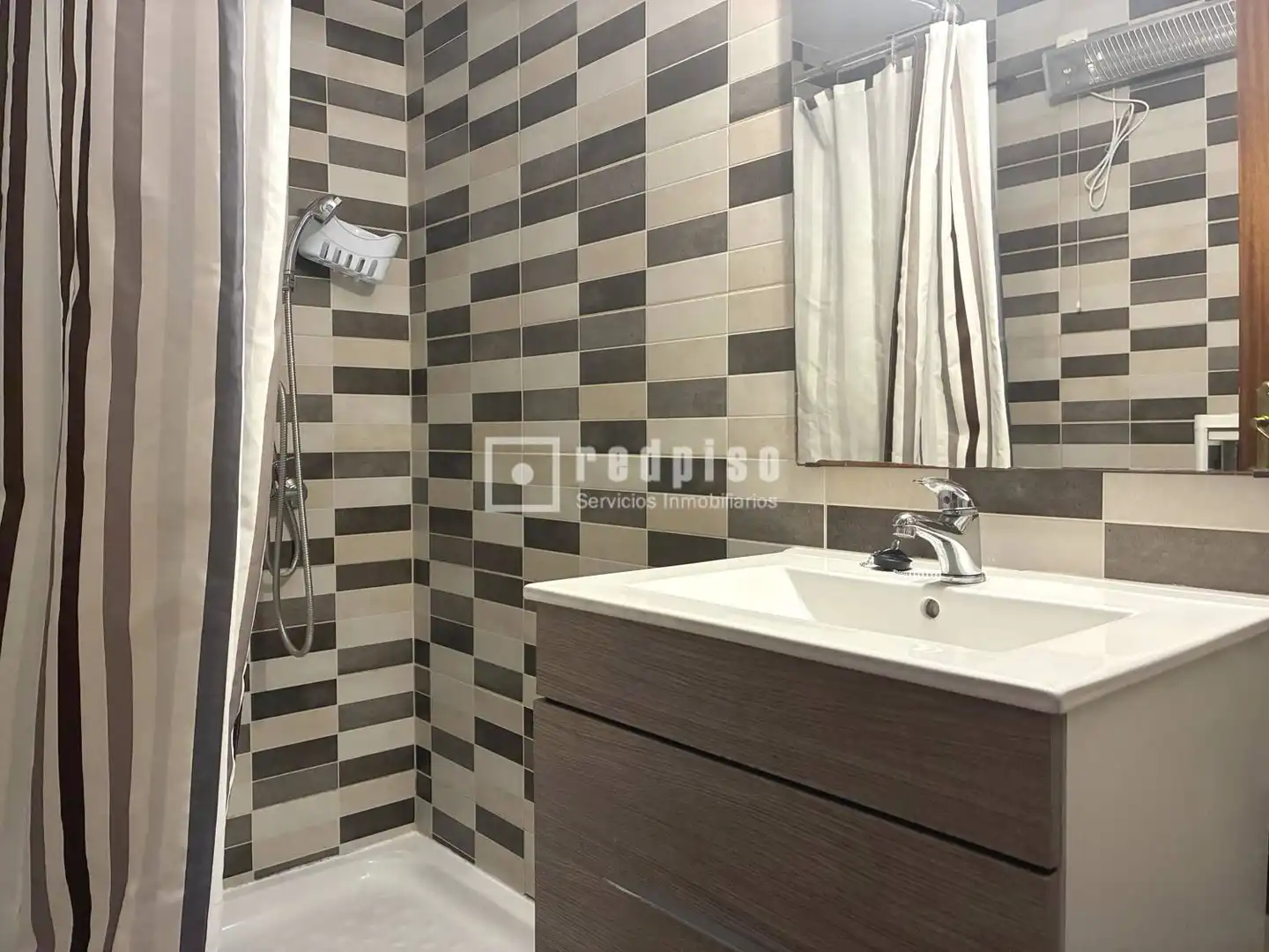 Baño de Piso en venta en Sevilla con Aire acondicionado, Terraza y Amueblado