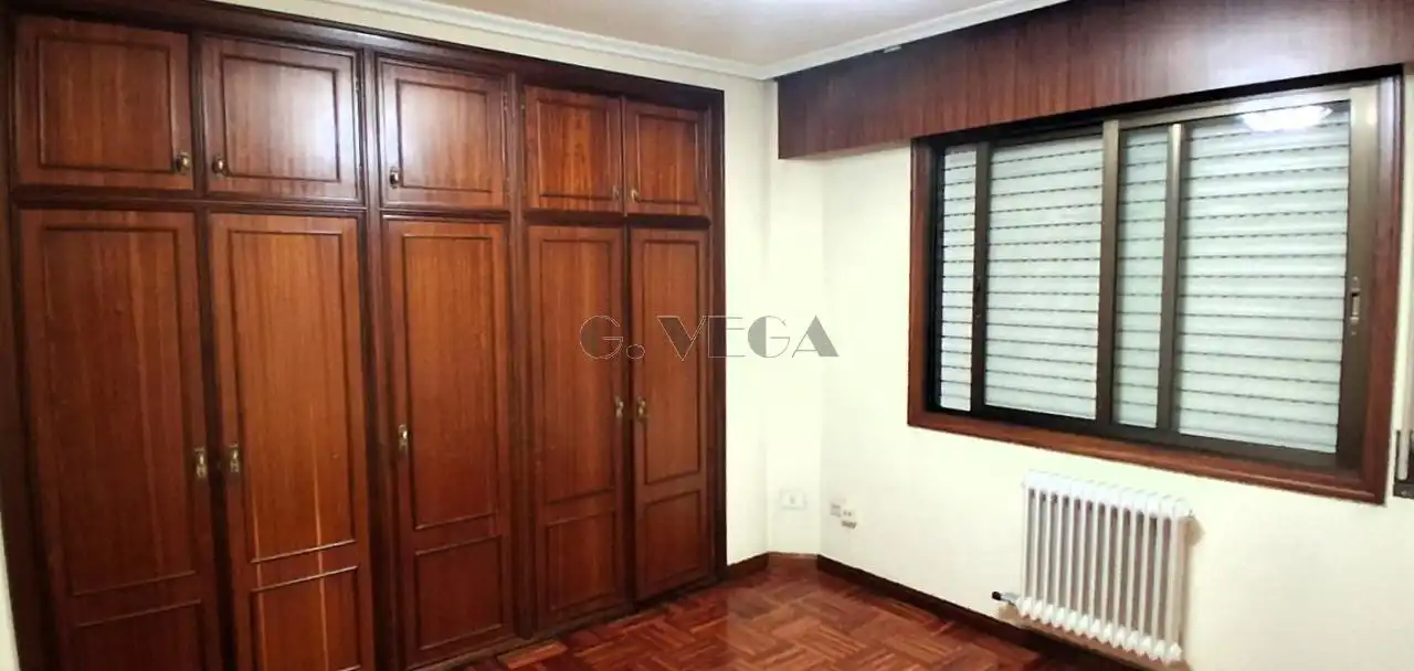 Habitación de Piso en venta en Vigo  con Calefacción, Parquet y Trastero