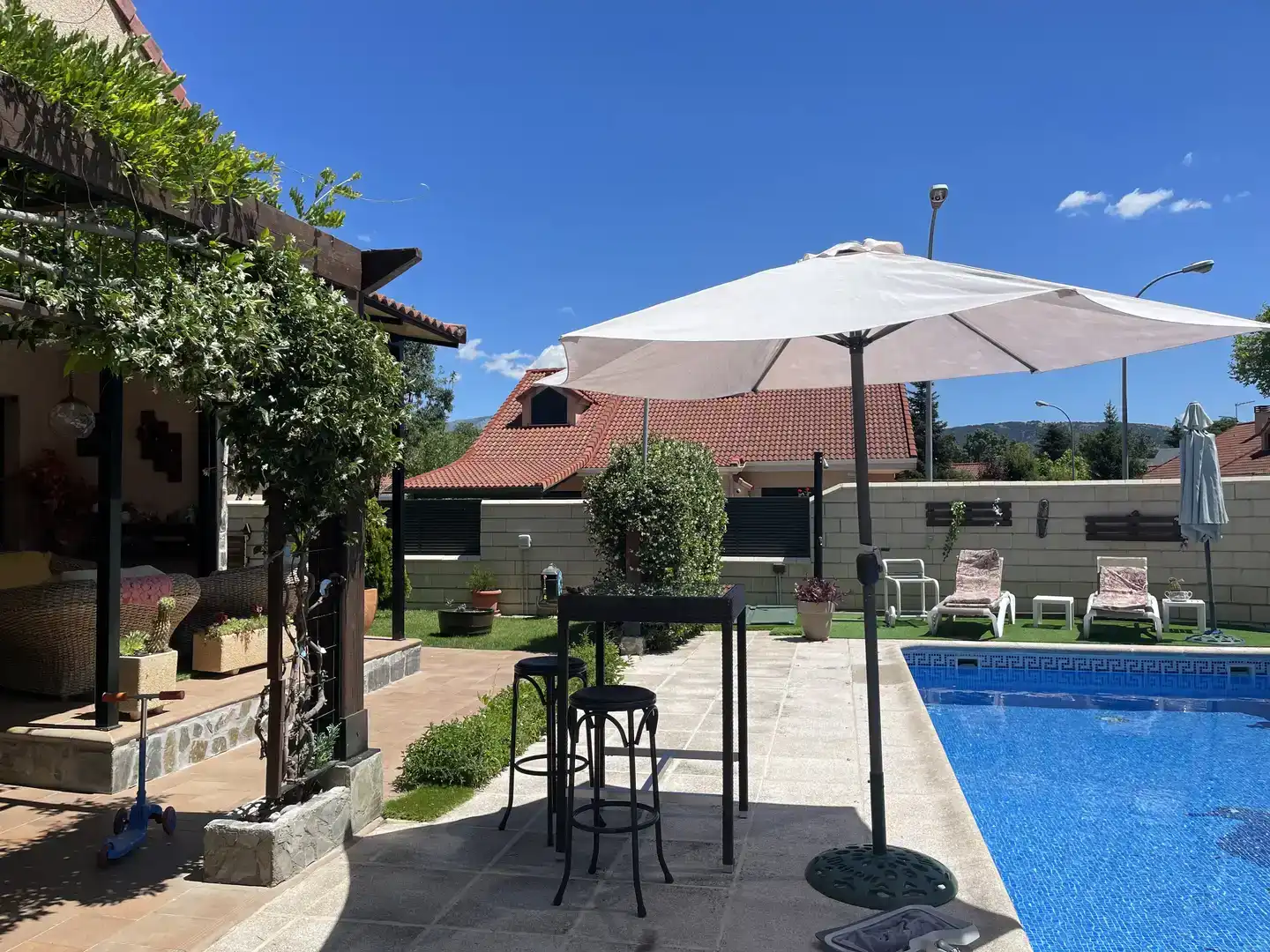 Terrassa de Casa adosada en venda en Guadarrama amb Piscina