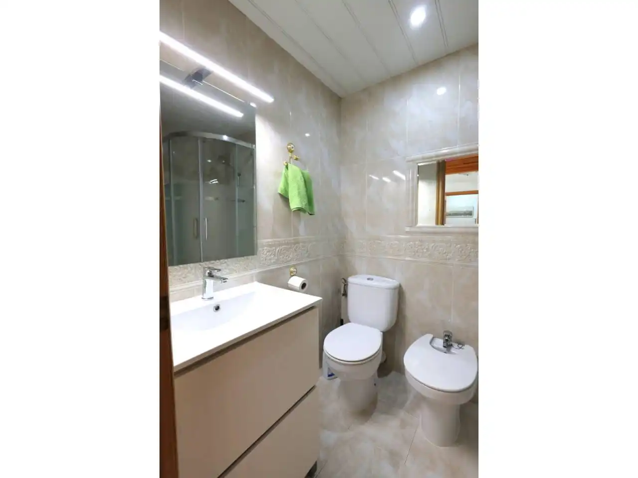 Baño de Piso en venta en L'Hospitalet de Llobregat con Amueblado y Balcón