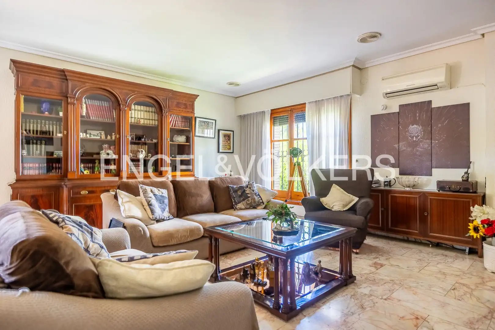 Sala d'estar de Casa o xalet en venda en Sevilla amb Calefacció, Jardí privat i Parquet