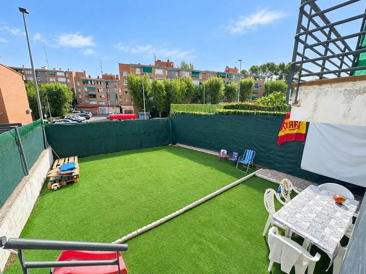 Adosado con piscina en venta en Perlita
