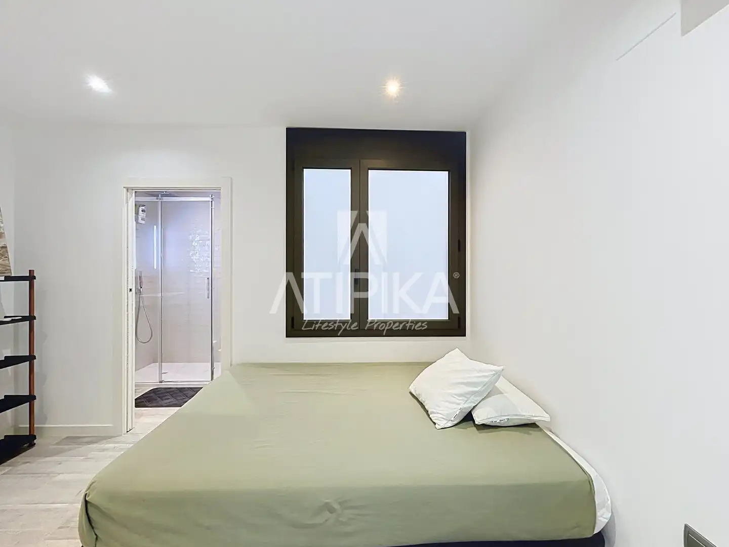 Schlafzimmer von Dachboden zur Miete in Barcelona mit Klimaanlage, Heizung und Parkett