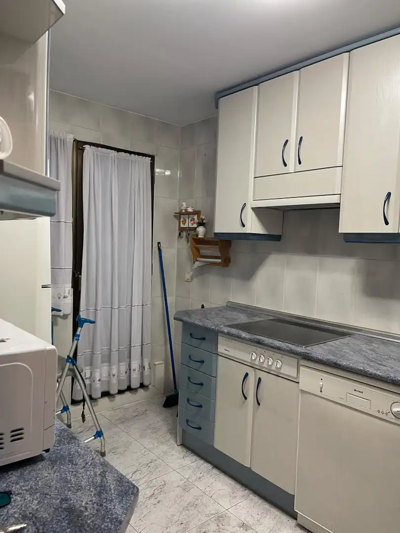 Cocina de Piso en venta en Miralvalle - Av. Virgen del Puerto - La Data 