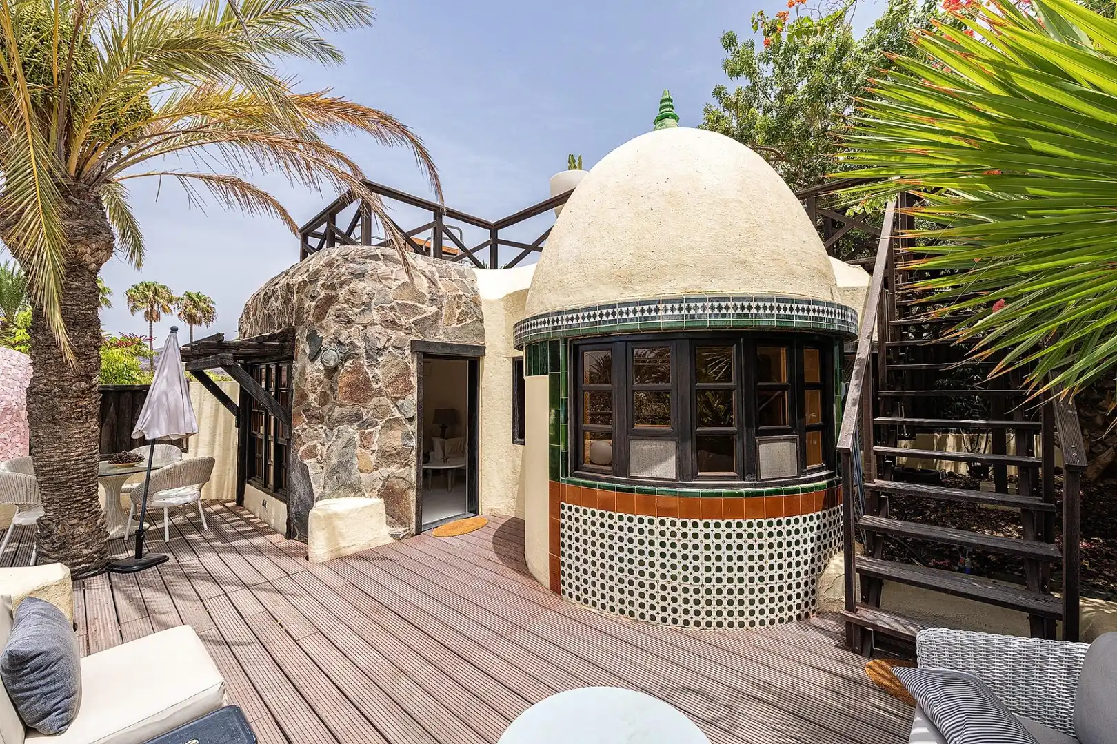 Vista exterior de Casa o chalet en venta en San Bartolomé de Tirajana con Jardín privado, Terraza y Piscina comunitaria