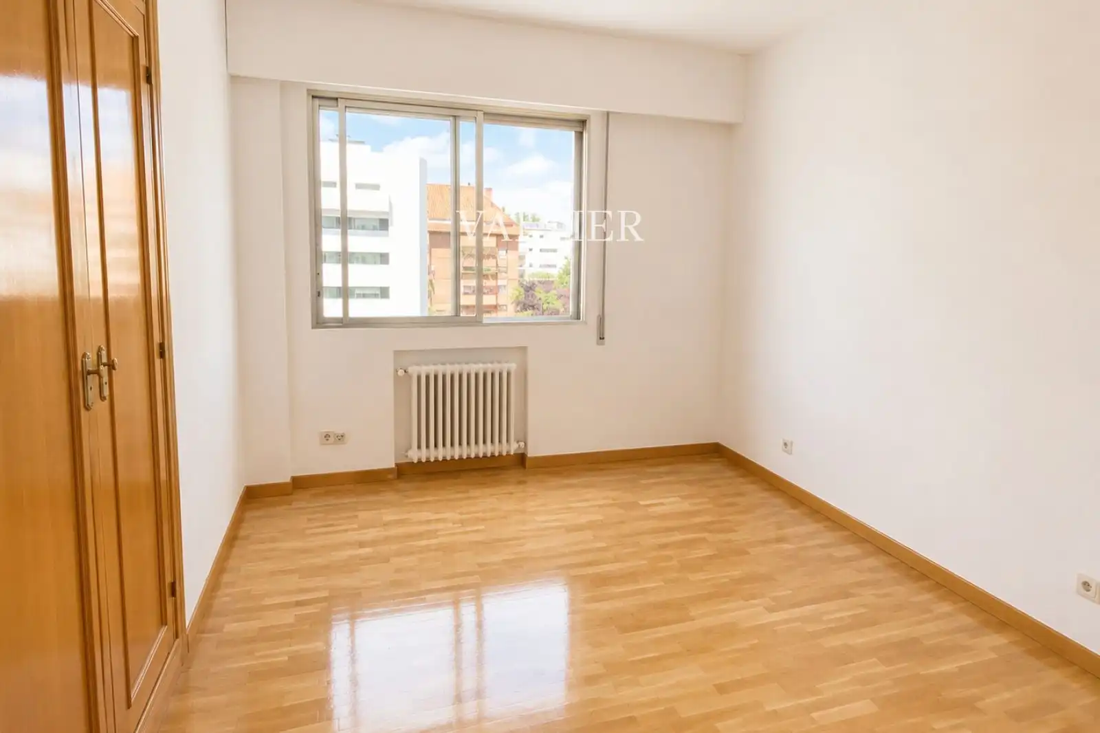 Bedroom of Flat for rent in Madrid  with Air Conditioner, Swimming Pool and Community pool