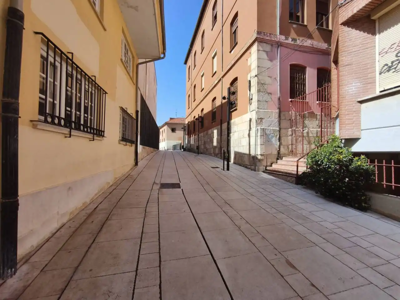 Außenansicht von Lagerraum zum Verkauf in Burgos