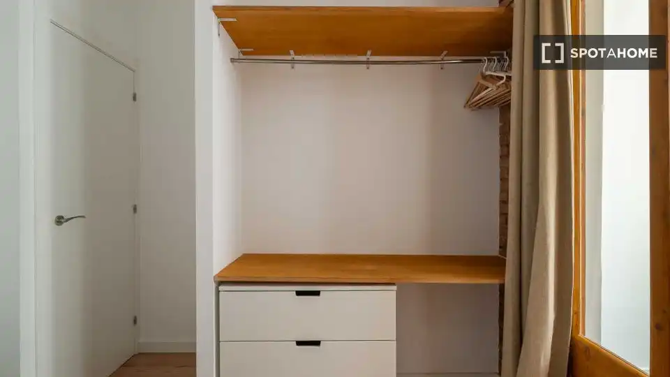 Bedroom of Flat for rent in Gràcia