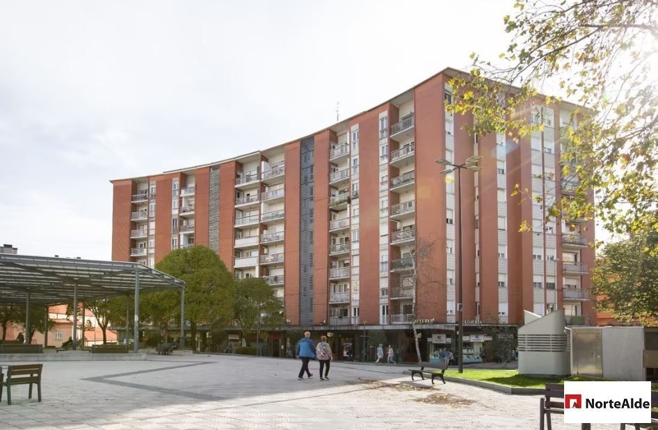 Vista exterior de Pis en venda en Barakaldo  amb Balcó