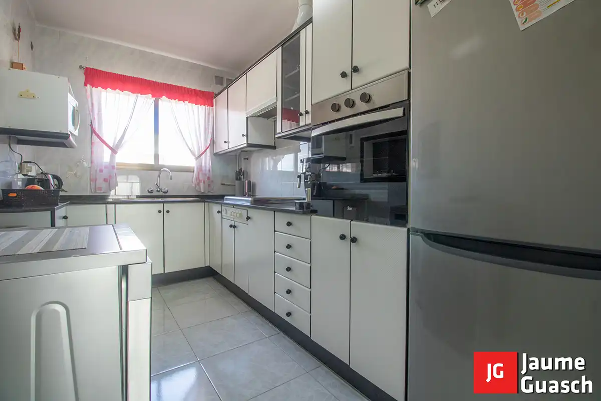 Cocina de Casa adosada en venta en Torredembarra con Aire acondicionado, Calefacción y Jardín privado