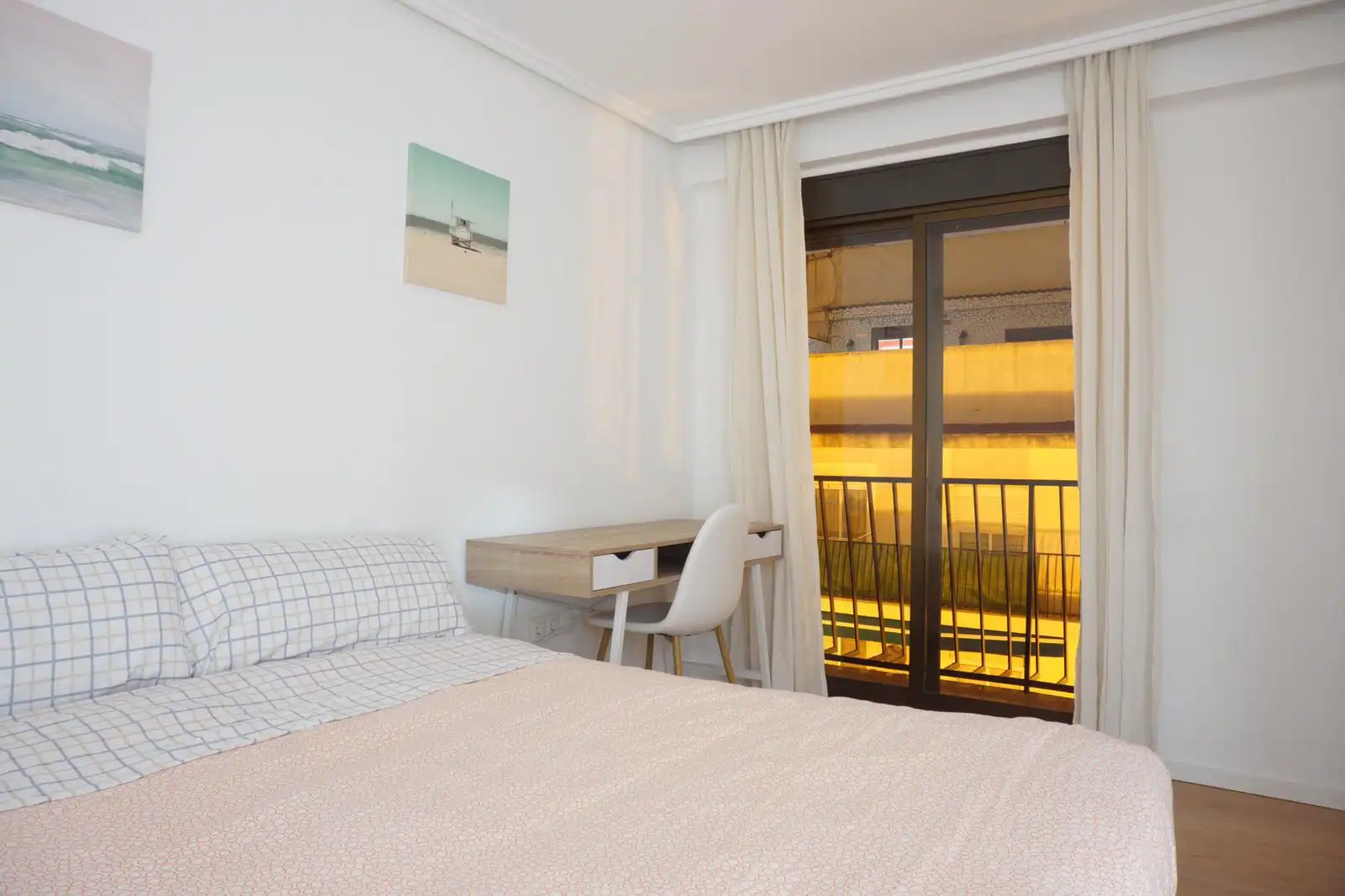 Habitación de Piso de alquiler en Valencia con Aire acondicionado, Parquet y Amueblado