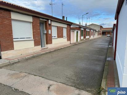 Vista exterior de Casa o xalet en venda en Pedrajas de San Esteban amb Jardí privat, Terrassa i Traster