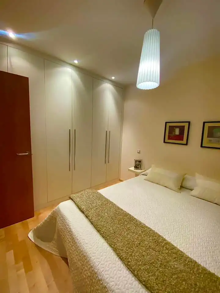 Dormitori de Pis en venda en Torrelavega  amb Calefacció, Parquet i Moblat
