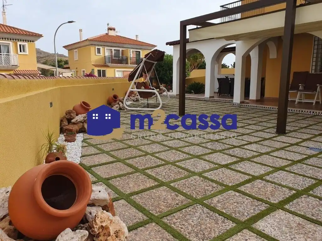 Xalet amb piscina en venda a Calabardina