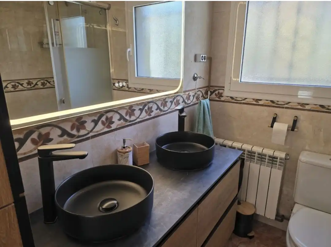 Baño de Casa adosada de alquiler en Begur con Aire acondicionado, Calefacción y Jardín privado