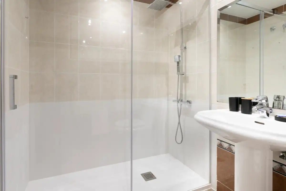 Bathroom of Apartments for rent in Madrid  with Heating, Furnished and Oven