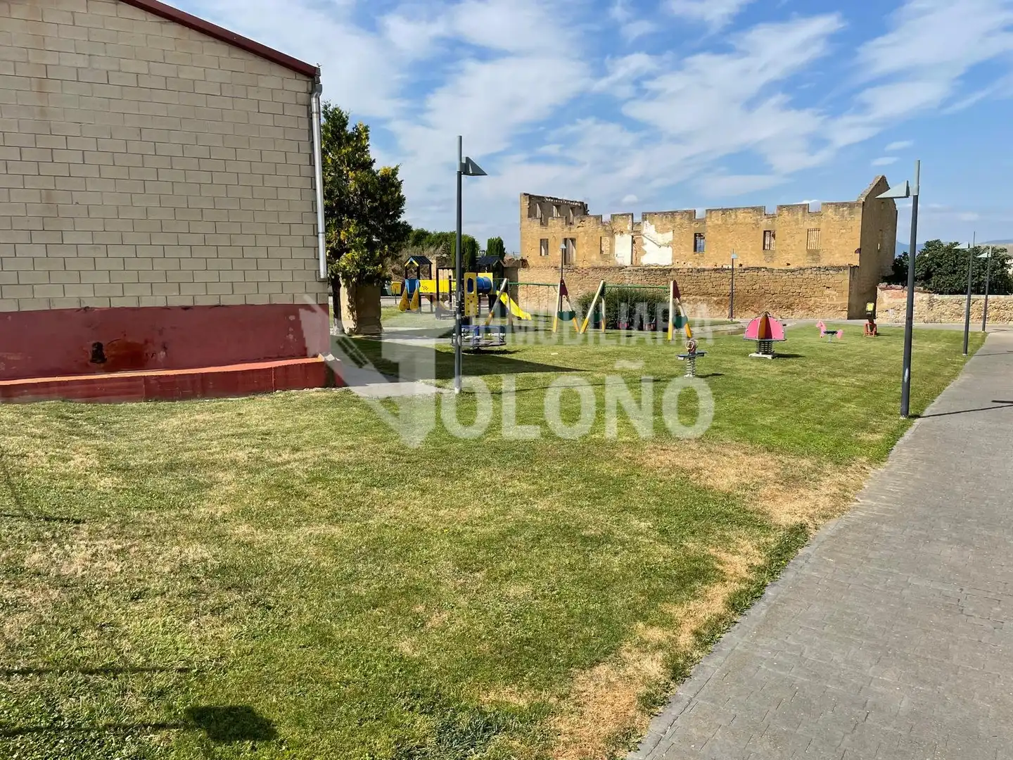 Casa adosada en venta en Zarratón con Calefacción, Jardín privado y Parquet