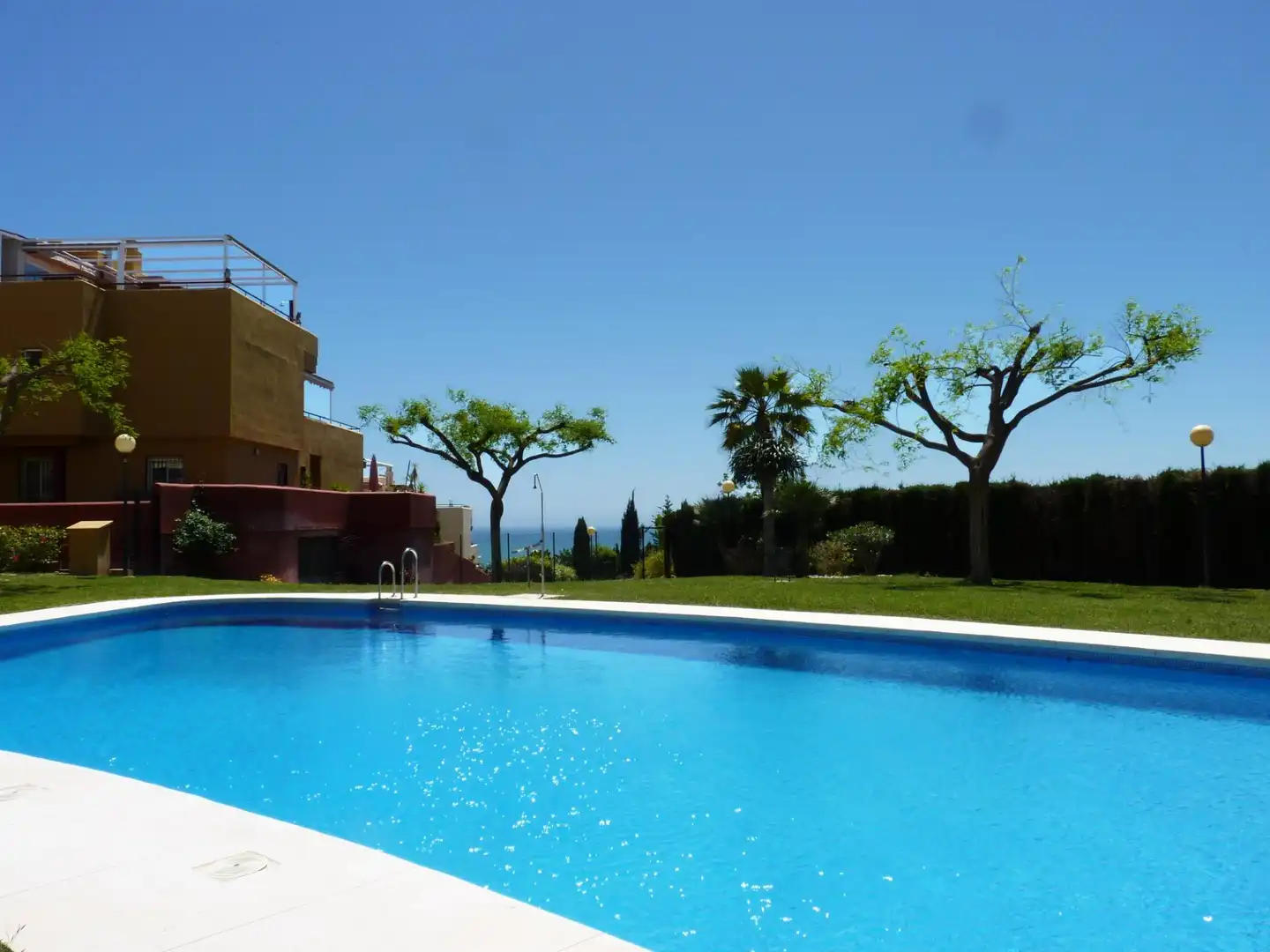 Schwimmbecken von Maisonette zum Verkauf in Vélez-Málaga mit Klimaanlage, Heizung und Privatgarten